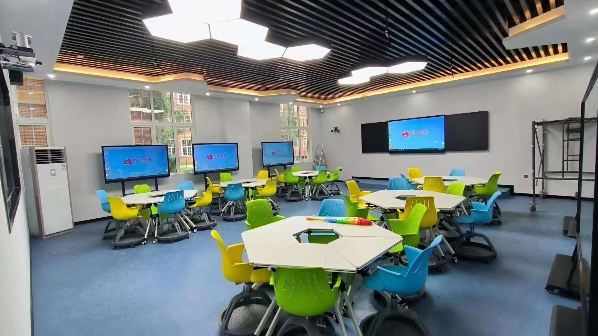 Functional Student Desks and Chairs