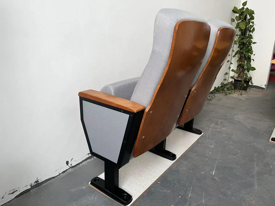 New Case of WINNER - Congo Auditorium Chair Project